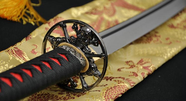 Handmade Japanese Samurai Functional Sword Katana Folded Steel Blade Skull Tsuba